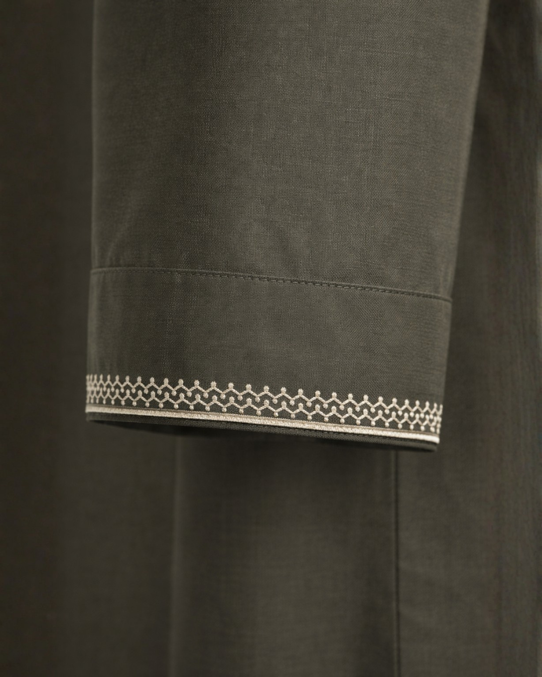 Men’s Premium Olive Green Embroidered Thobe with Tassel (Teen Size Available)